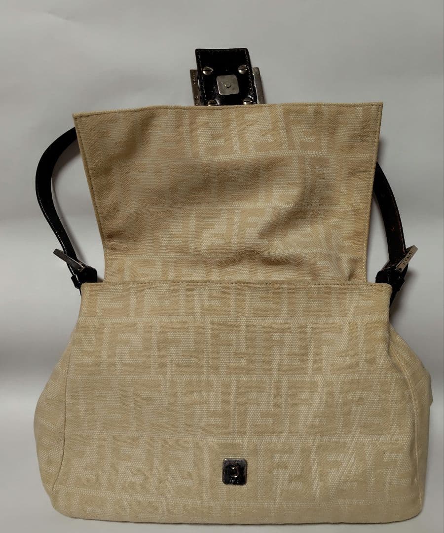 FENDI　ショルダーバッグ　ズッカ　フェンディ