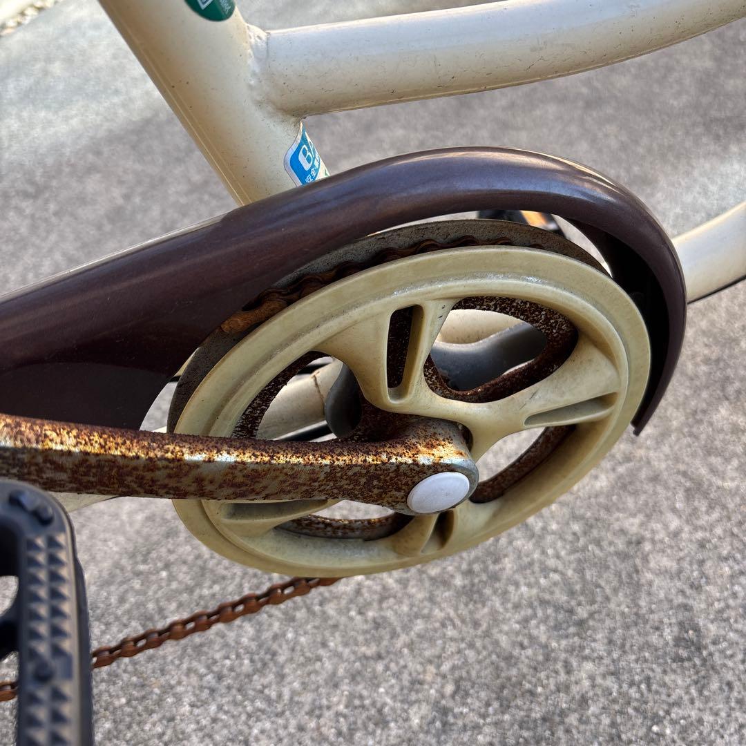 クリーム色シティサイクル バスケット付き