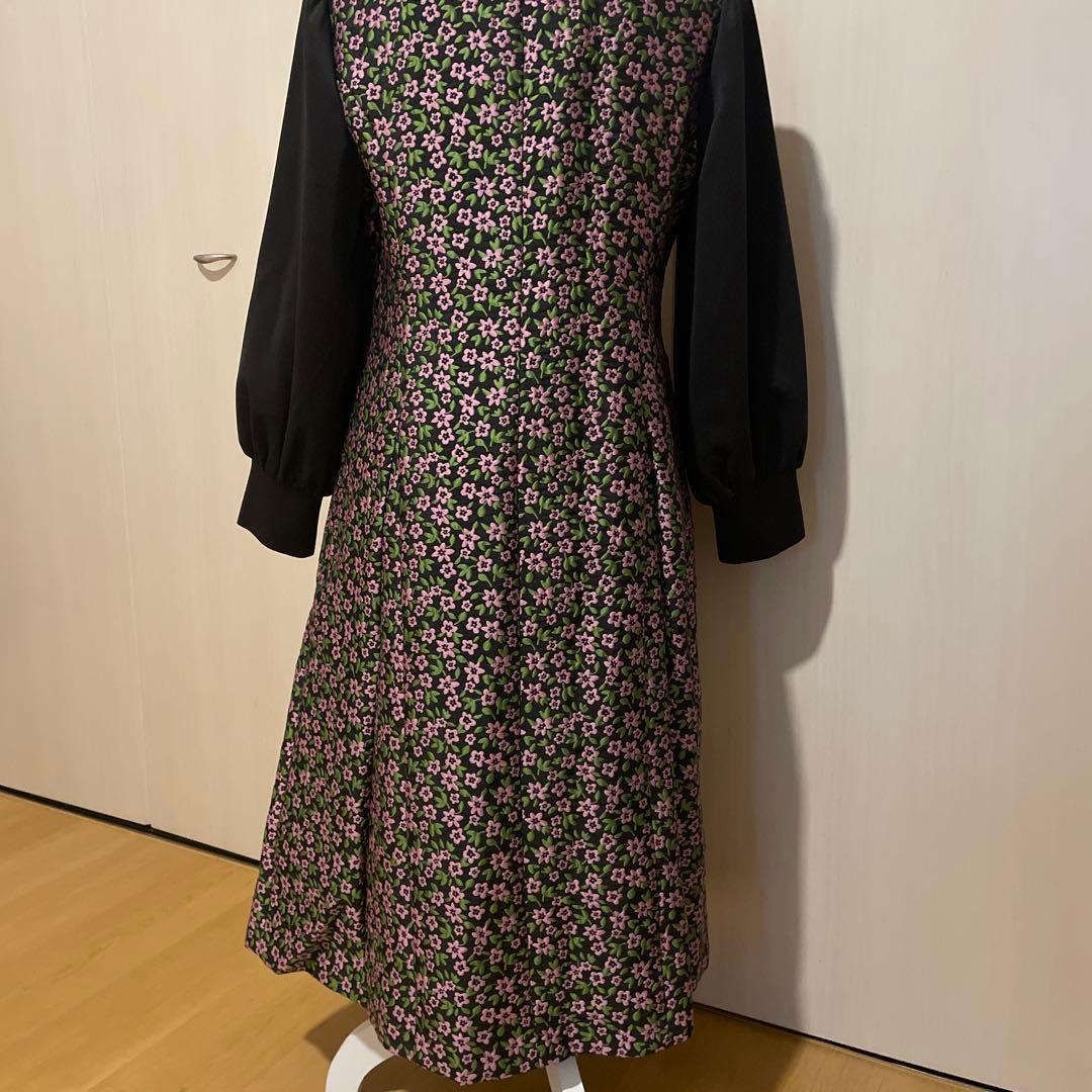 新品タグ付き　スーパービューティー☆ 花柄ジャガード織の袖切替ワンピース