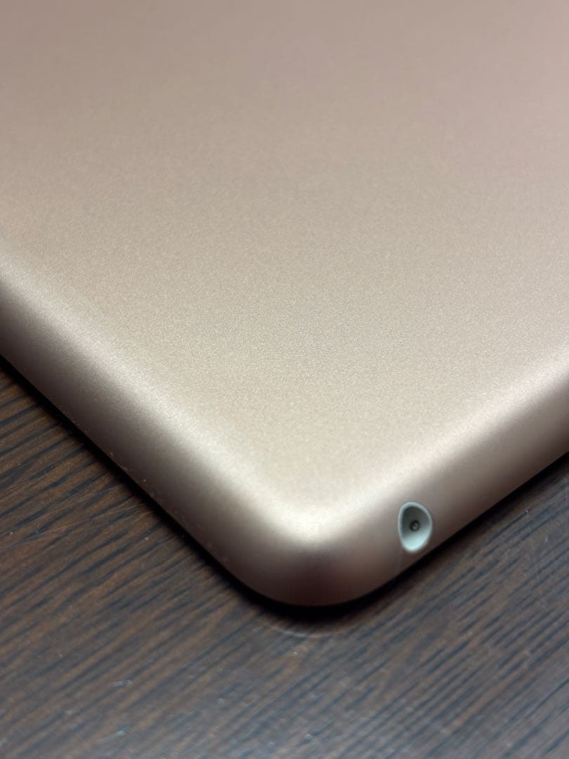 Apple iPad 第7世代 32GB Wi-Fiモデル（ゴールド） 本体