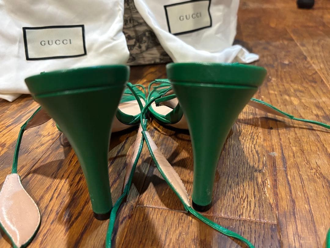 GUCCI グリーン ストラップヒールサンダル