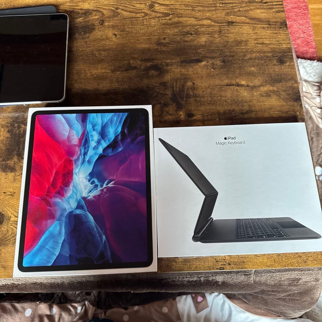 iPad Pro 12.9インチ第4世代 512GB Magickeyboard
