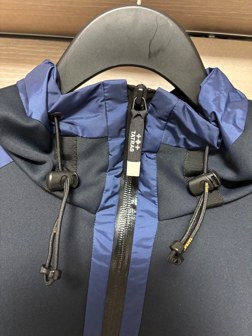 極美品 大きいサイズ タトラス BIONE 異素材切替ナイロンジャケット 紺