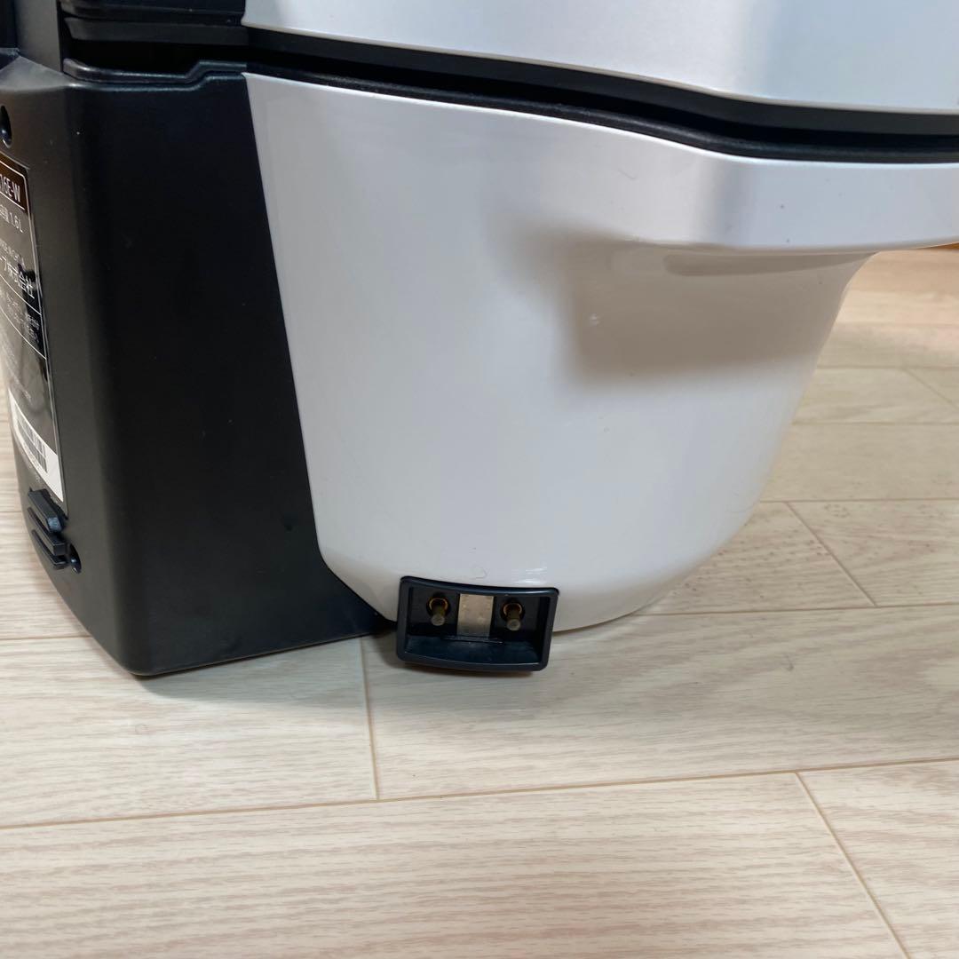 シャープ　KN-HW16E-W　2019年製　ヘルシオ　水なし自動調理鍋　白