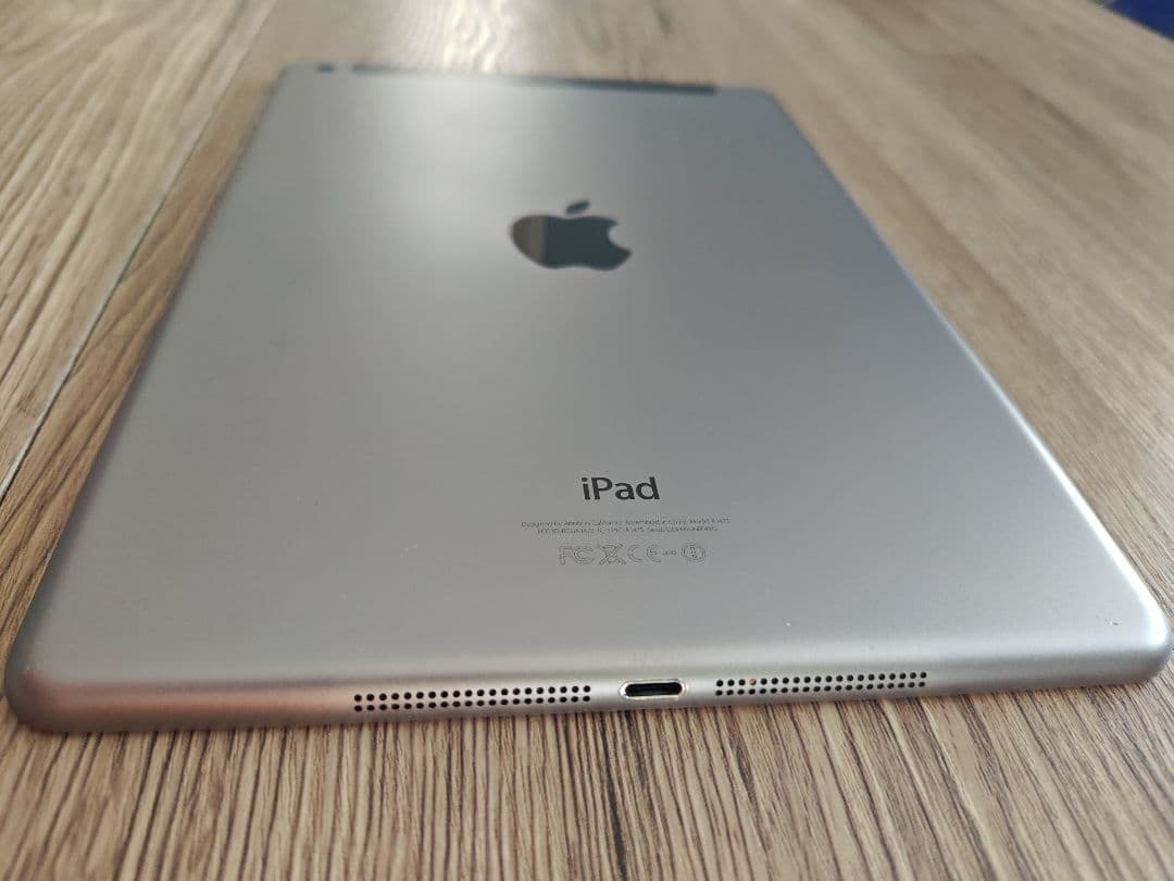 美品 iPadair2 64GB