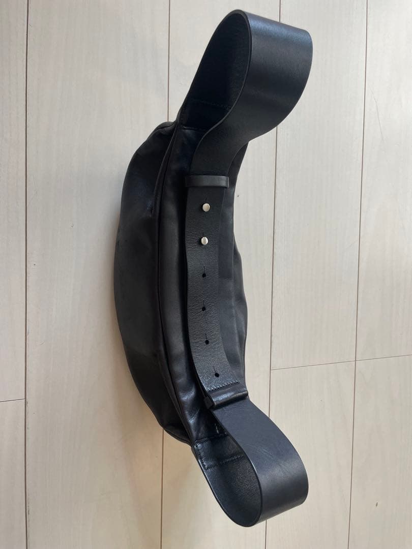 COS レザー プリーツベルトバッグ