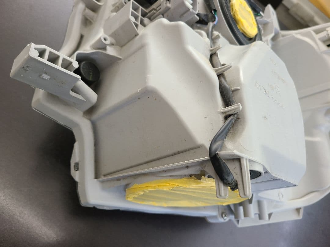 ハイエース　純正LED ヘッドライト 右側