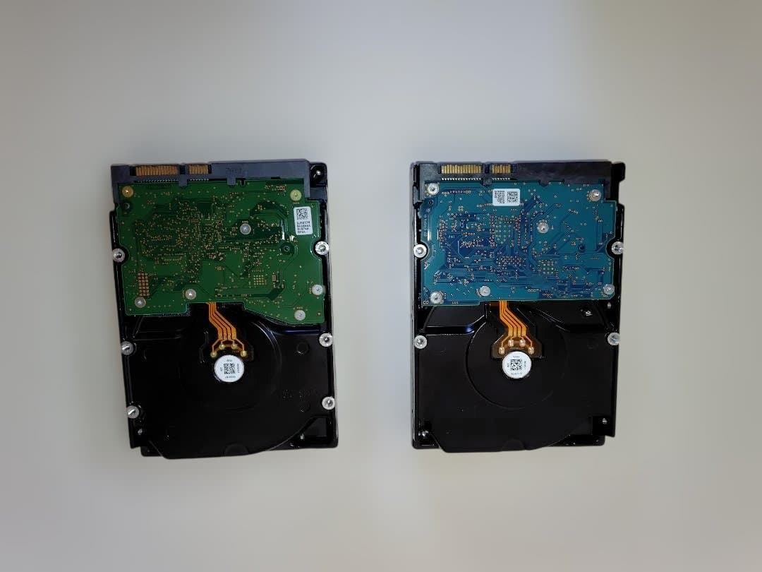 HGST Deskstar 4TB SATA3 7200RPM 2台