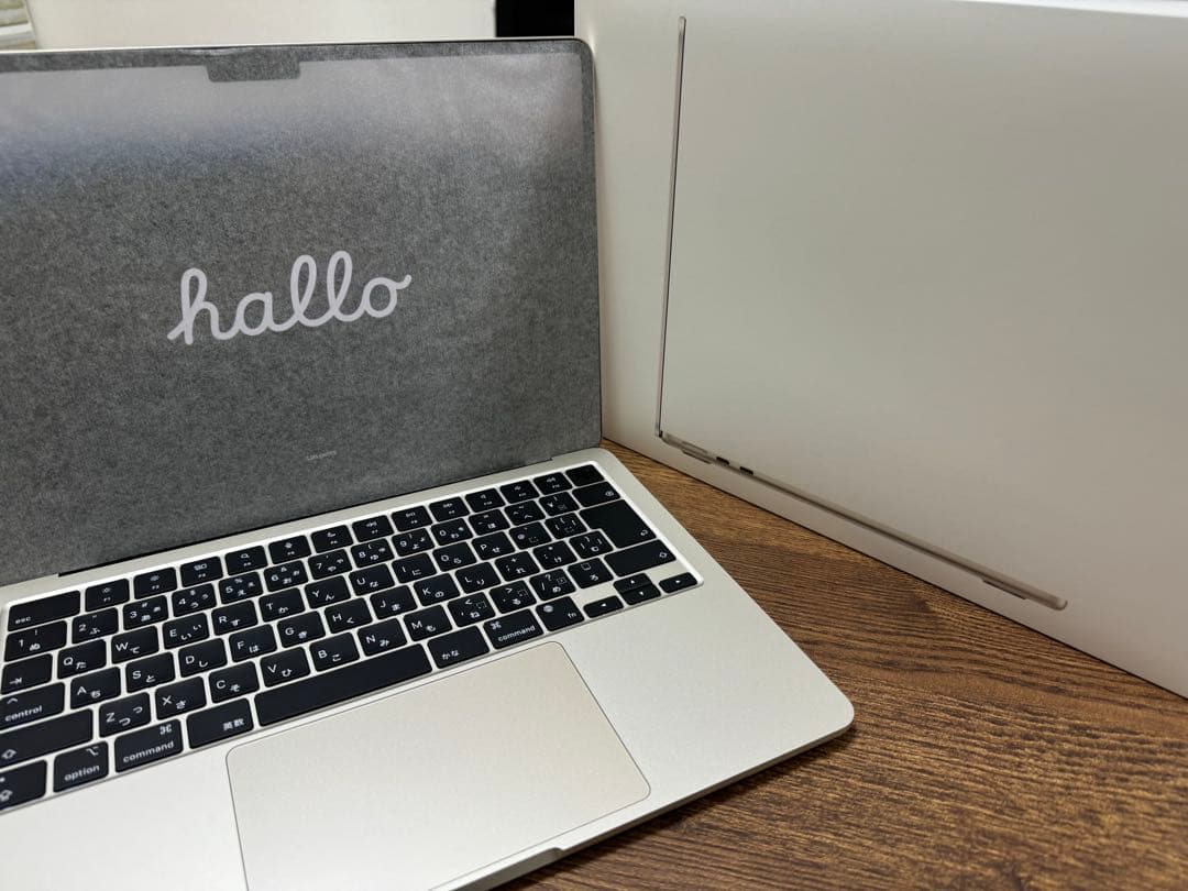 超美品MacBookAir M2 スターライト 8GB 充放電回数8回　カバー付