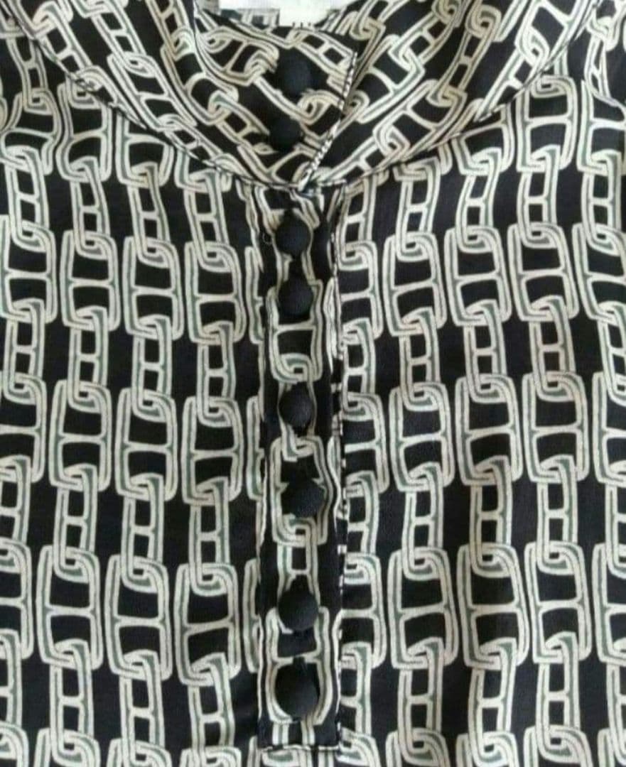 【極美品28600円】ナラカミーチェ♦️女子アナ✨チェーンプリントスタンドカラー