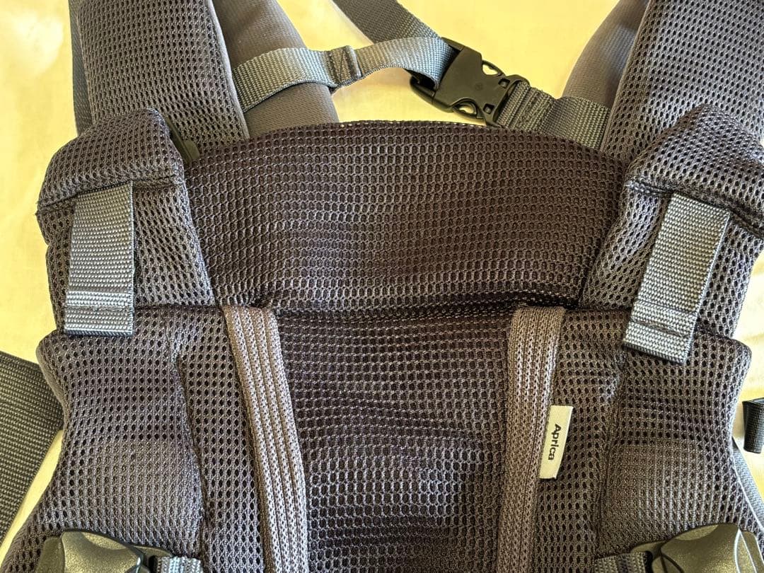 Aprica Lactis 抱っこ紐　　ダークグレー