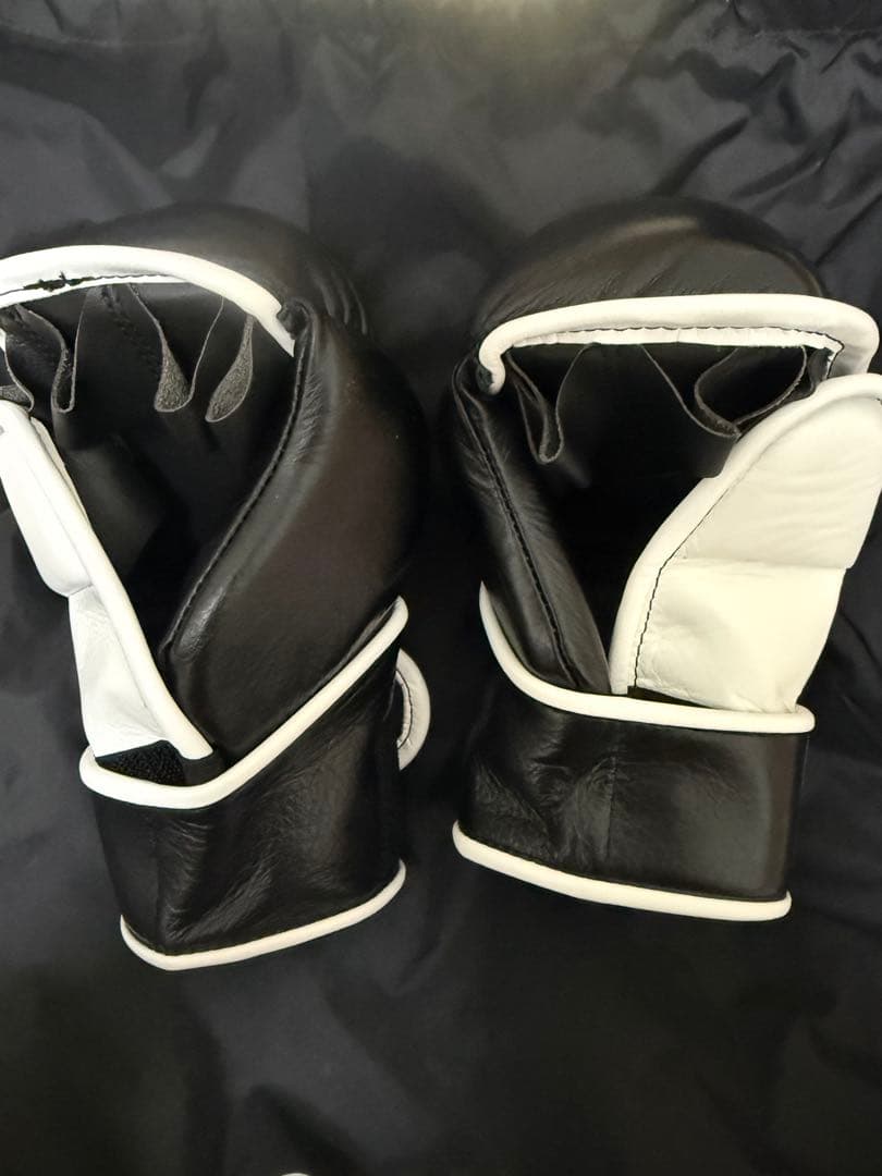 ボクシング 100A MMA POUNDING GLOVES