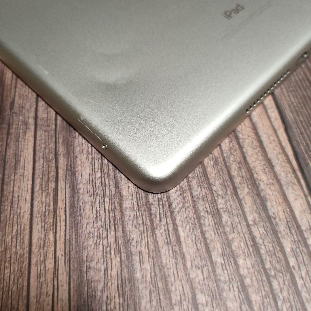 apple iPad 第6世代 32GB SIMフリー シルバー 美品