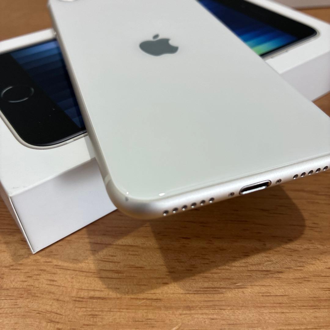 iPhone SE3/スターライト/64GB/美品