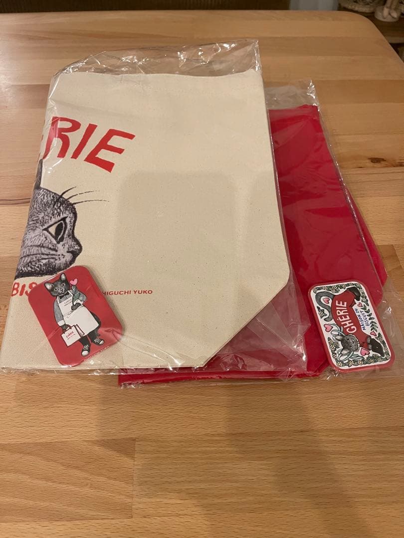 CHÉRIE×ヒグチユウコ/限定LEOトート２種類 缶バッチ付き