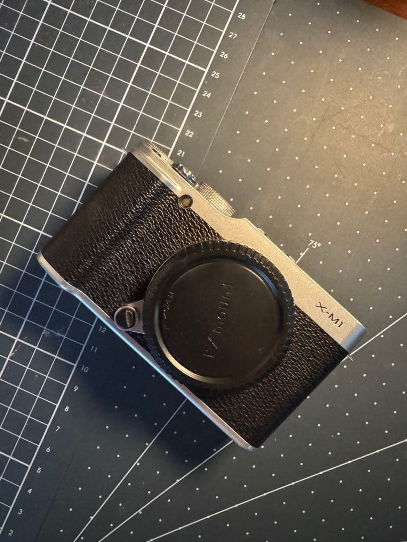 Fujifilm X-M1 ミラーレスカメラ　(ボディー)