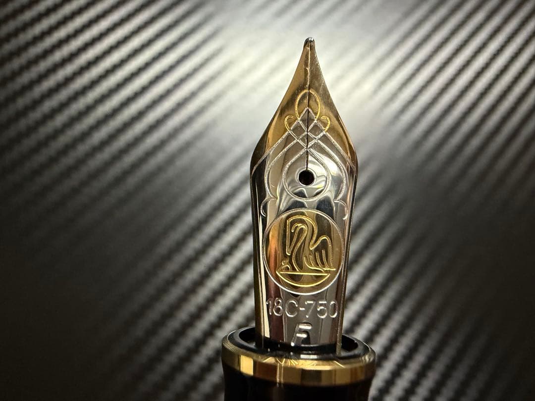 未使用に近い ペリカン スーベーレーン M800 赤縞 F 細字 万年筆