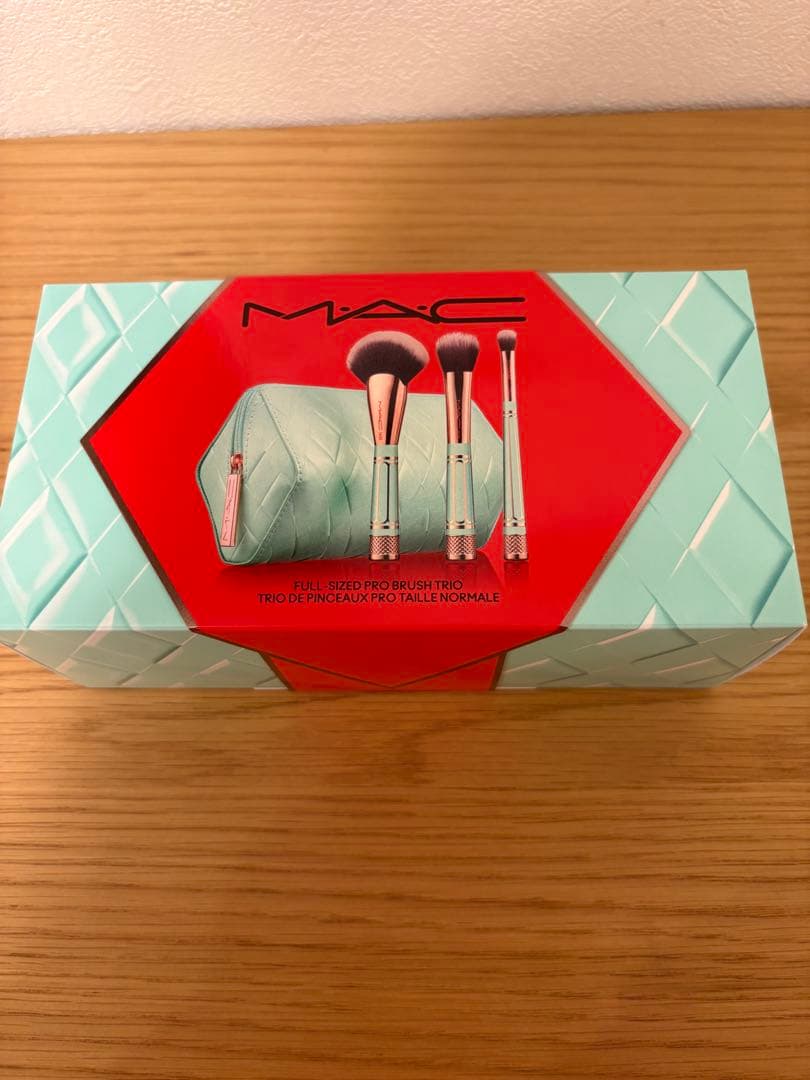 M・A・C マック オブ オール トレード ブラシ キット　新品　ノベルティ付