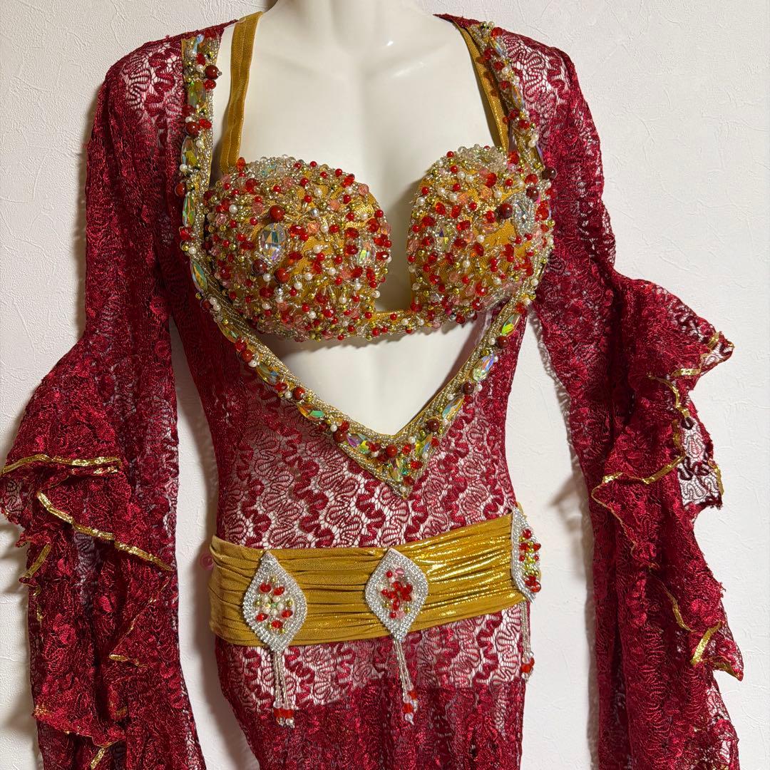 赤いビーズ装飾ベリーダンスセットアップ