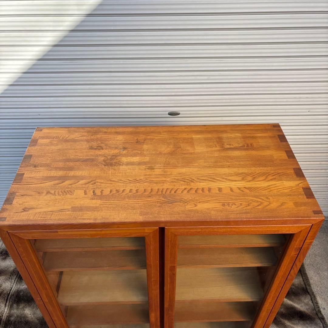 ①木製キャビネット ガラス扉 アンティーク家具 食器棚 キャビネット