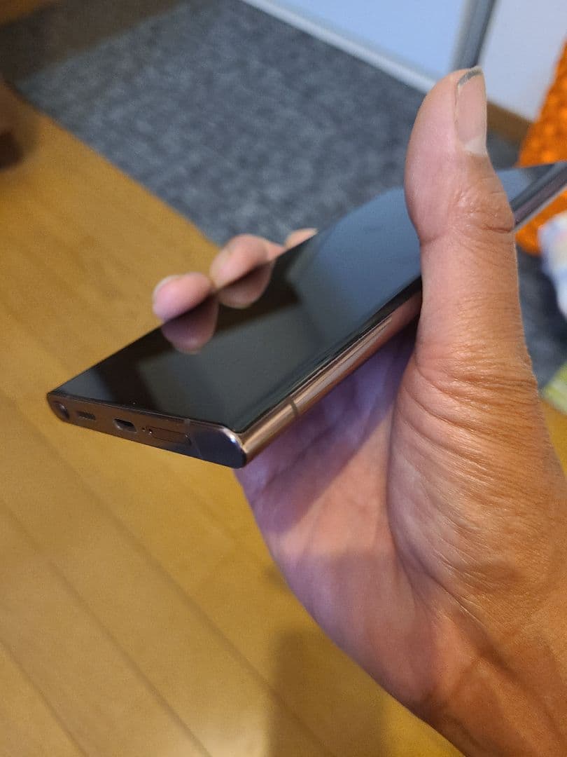 Samsung Galaxy S22 Ultra 本体　シムフリー　ケース付き