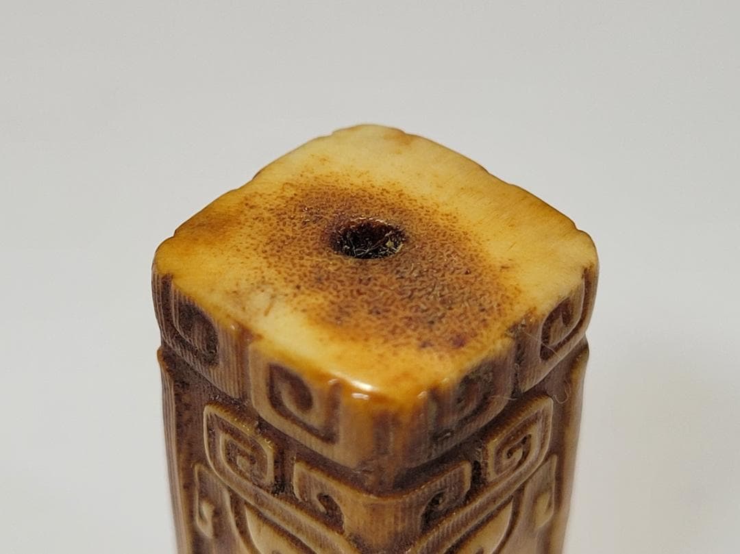 角 彫刻 饕餮紋 根付 装身具 明清時代 幅約高さ約4.1cm