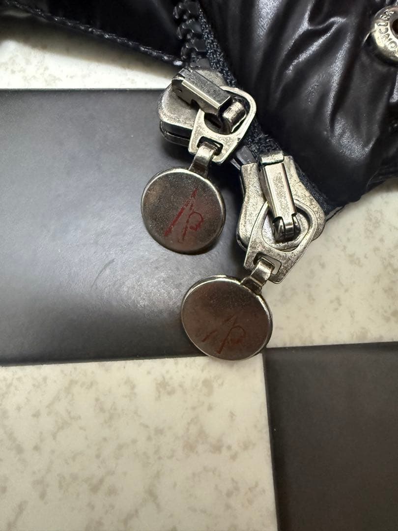 モンクレール　ダウンベスト　ブラック