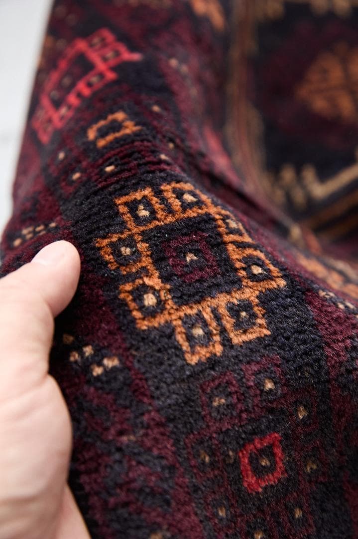 ヴィンテージラグ　トライバルラグ　バルーチ族（198×107cm）黒　紺　赤