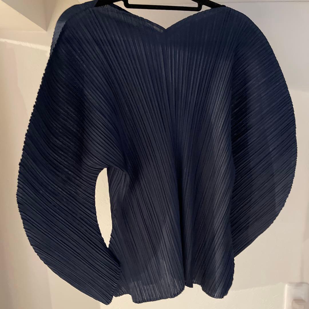 pleats please イッセイミヤケ トップス 3サイズ ネイビー