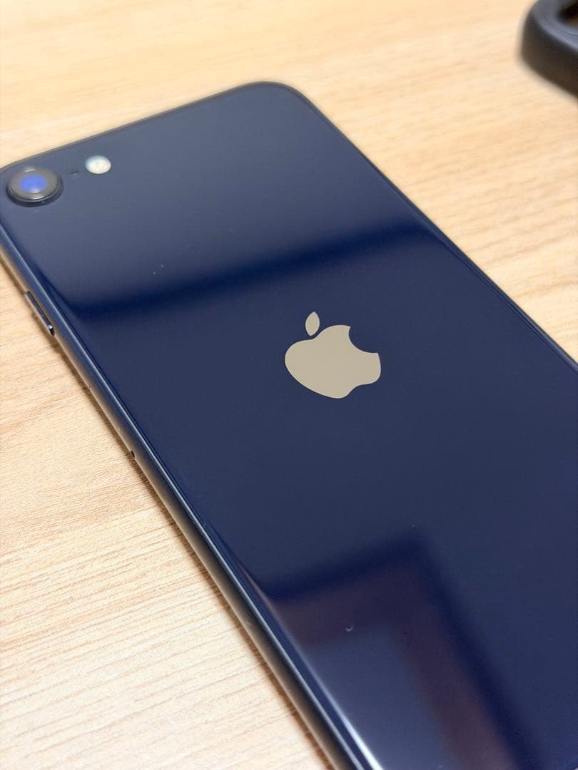 ほぼ新品　iphone se (第3世代) 256G 100 BT simフリー