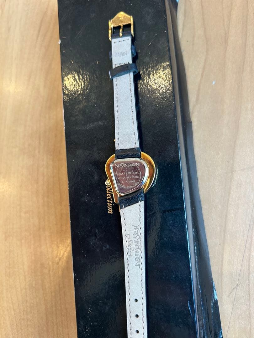 イブサンローラン　ハート型時計