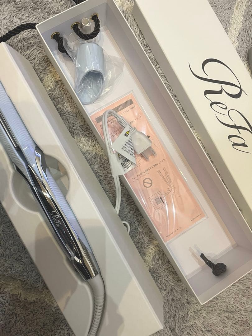 【新品】リファ　ストレートアイロン