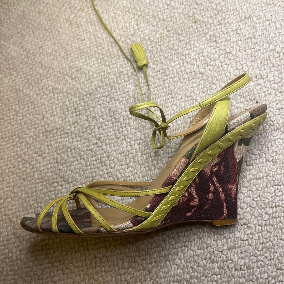 値下‼️VALENTINO 若草色＆フラワーカモフラ、ストラッピー、ウェッジ39