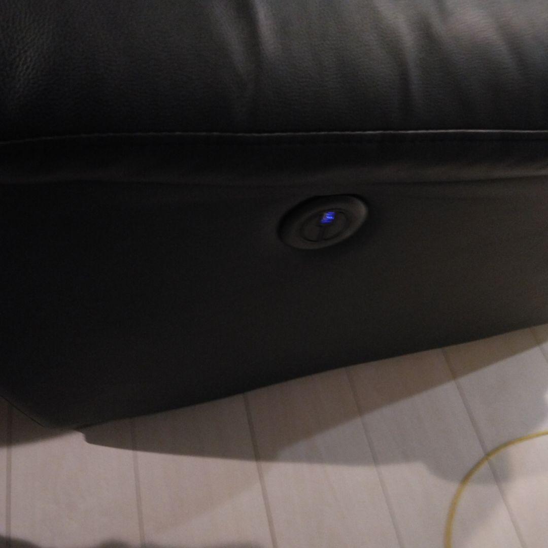 ニトリの人気のブラック合成皮革2人掛けソファ　電動リクライニング