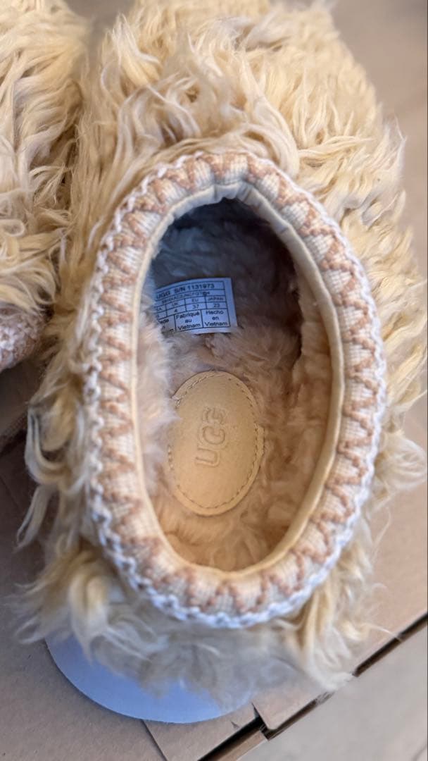 新品UGG Fluff Momma Sugar Tasmanファーモカシン6