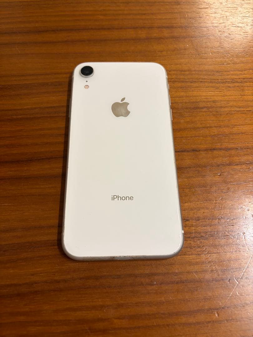Apple iPhone XR ホワイト 本体　電源ケーブル、カバー付き