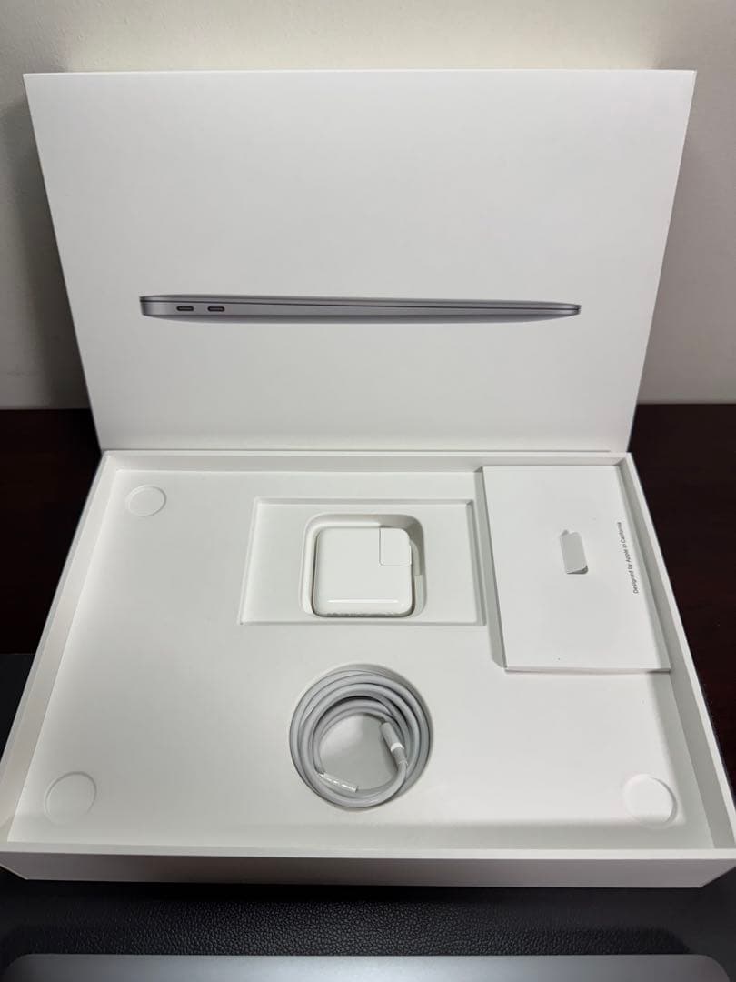MacBook Air 2019、13インチ、スペースグレイ。