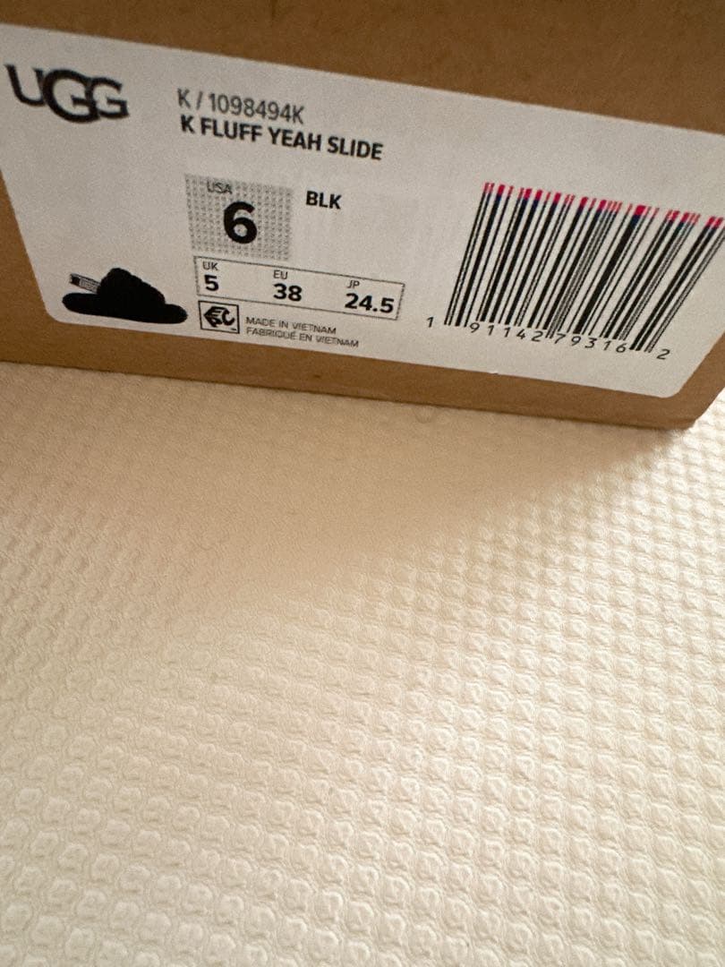 UGG 黒 ファーサンダル ストラップ付き