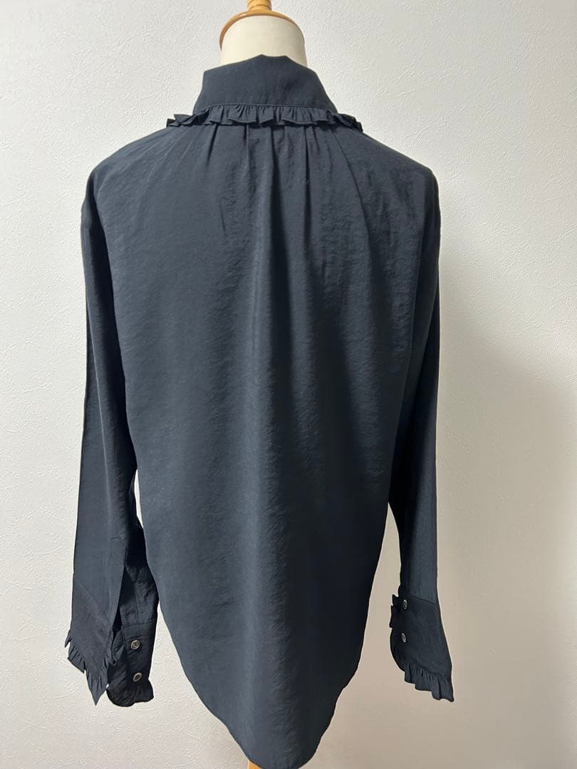 最終セール！完売　Spick and Span フリルカラーブラウス　黒ブラック