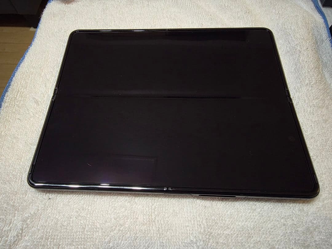 Galaxy Z Fold3 5G docomo 本体と付属品