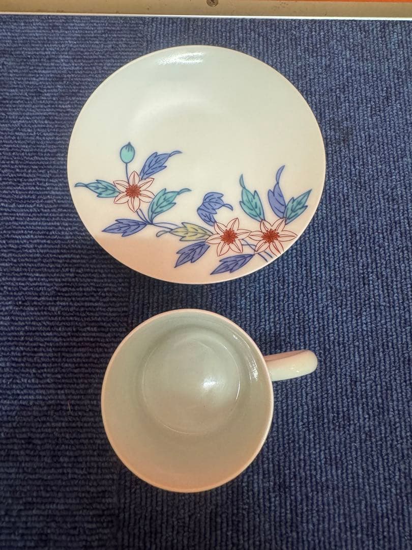 1856  人間国宝　十三代今泉今右衛門　錦鉄仙絵紅茶碗