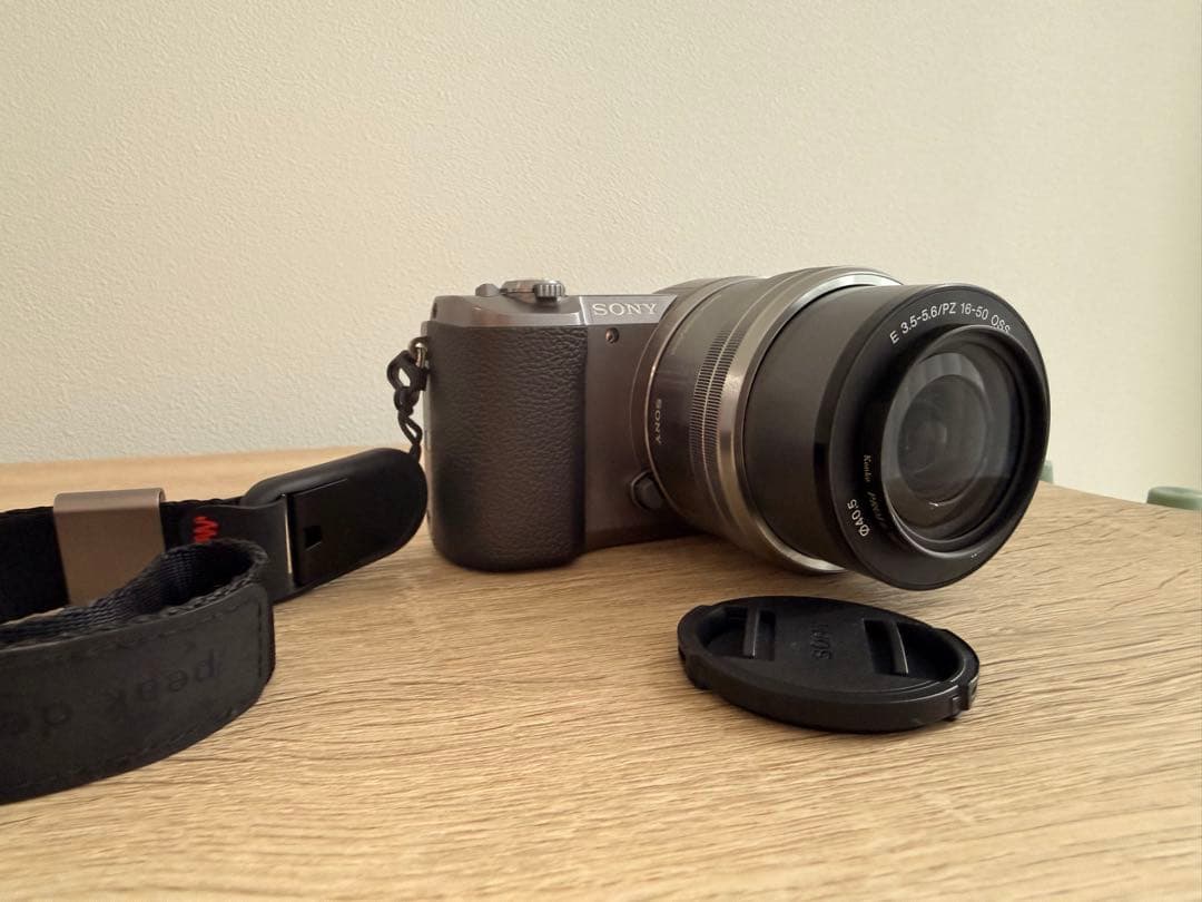 SONY α5100 ミラーレスカメラ 本体と付属品