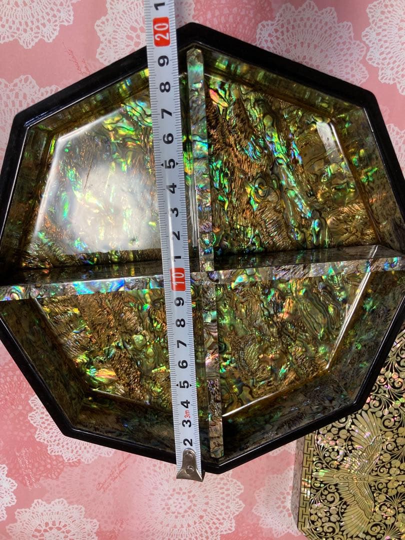 韓国製 螺鈿細工 八角形物入　 鳳凰文様 漆塗り 貝細工