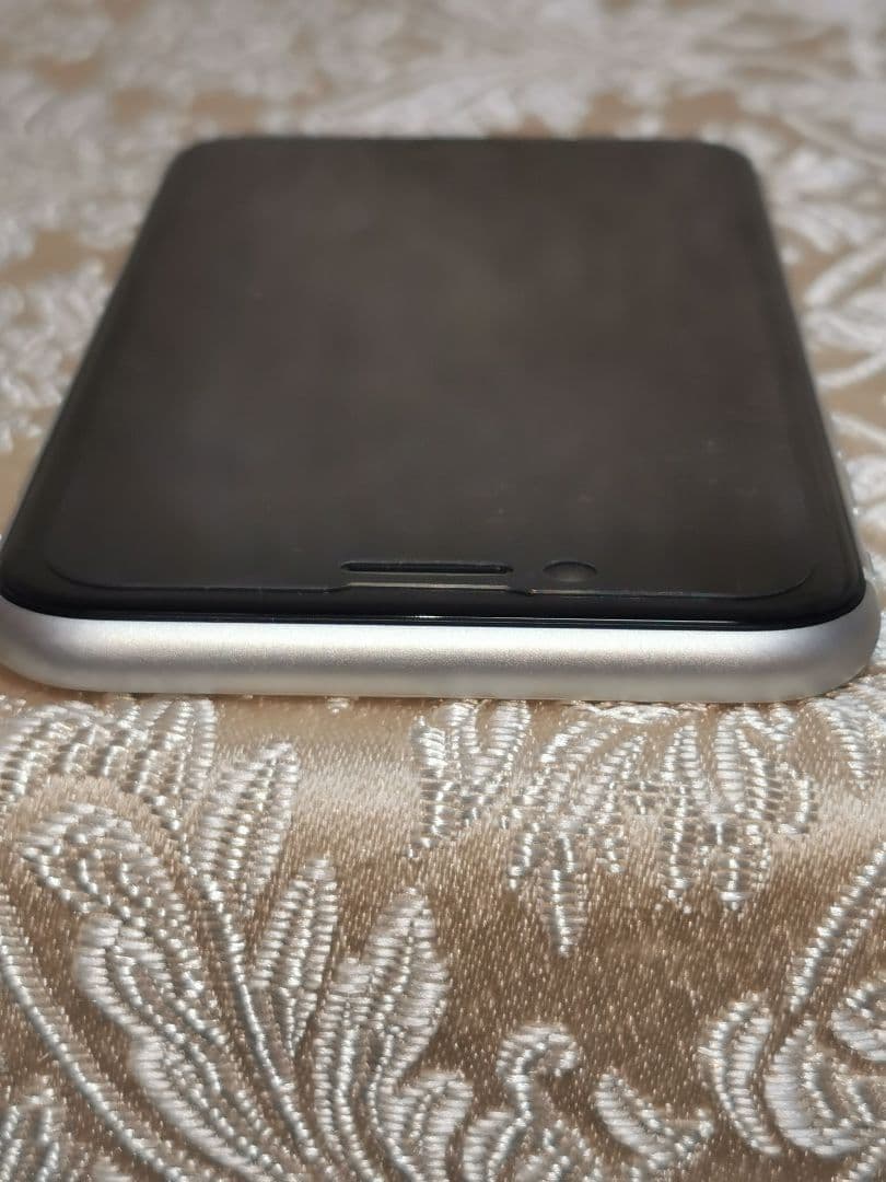 iPhone SE 本体　a2296 64gb　シルバー　ホワイト