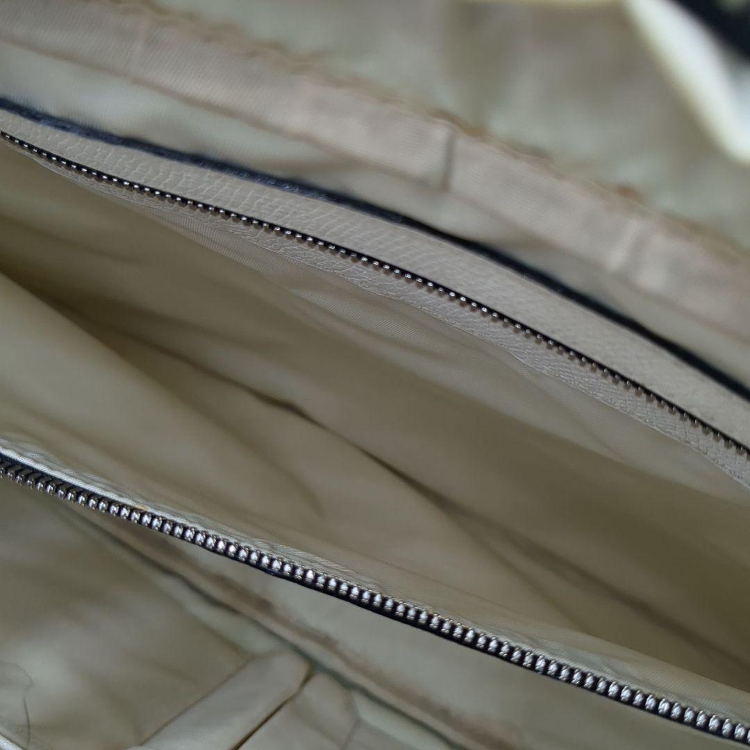 大人気✨️　ダブルハンドル ブリーフケース A4 白　アイボリー　ビジネス