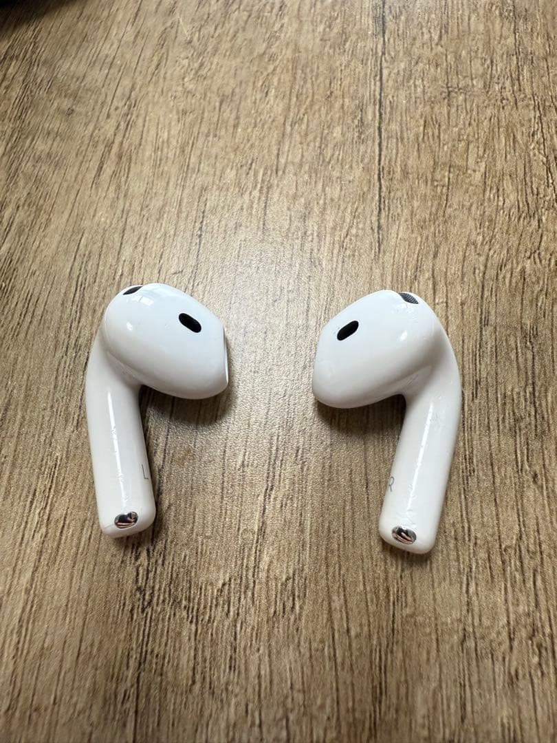 patapataAirPods4 ノイキャン搭載 AppleCare付き