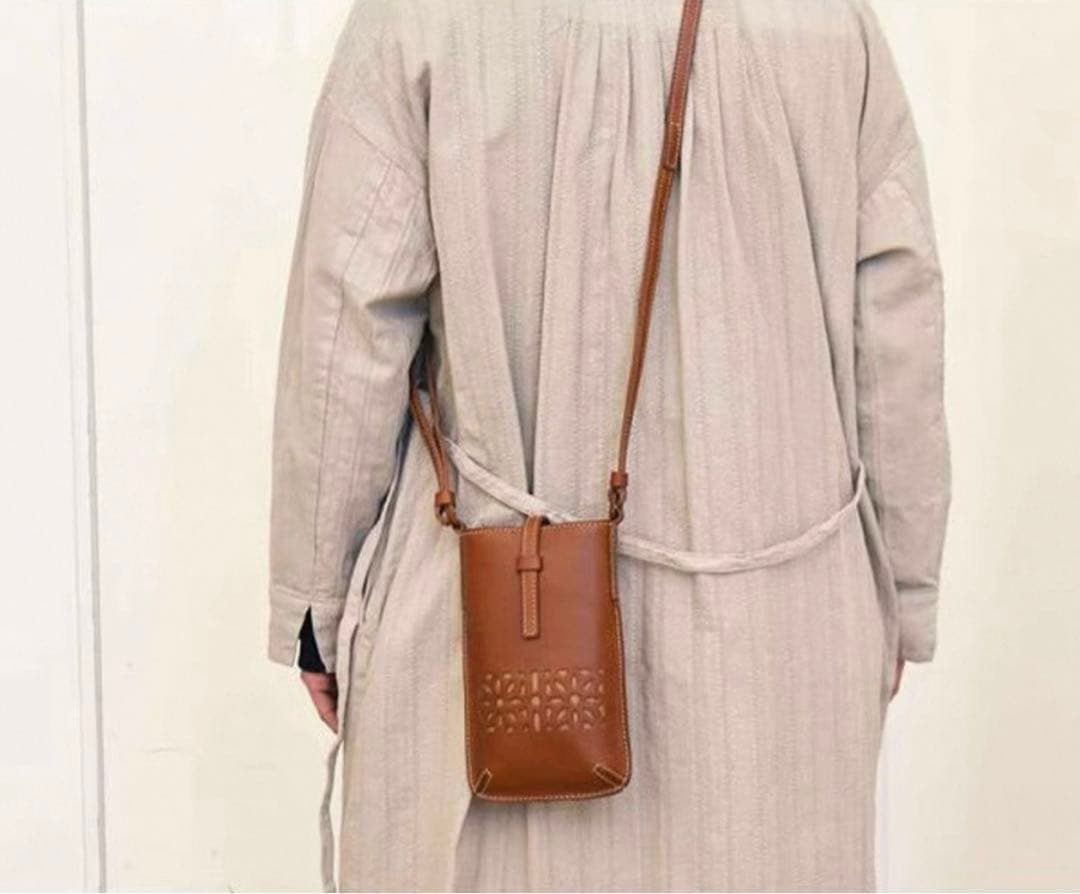 ゲンテン　genten カットワークレザー スマホショルダーバッグ ブラウン