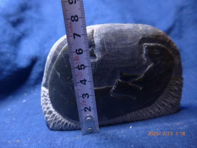 貴重なカナディアン　イヌイット／エスキモーのアザラシの石彫です