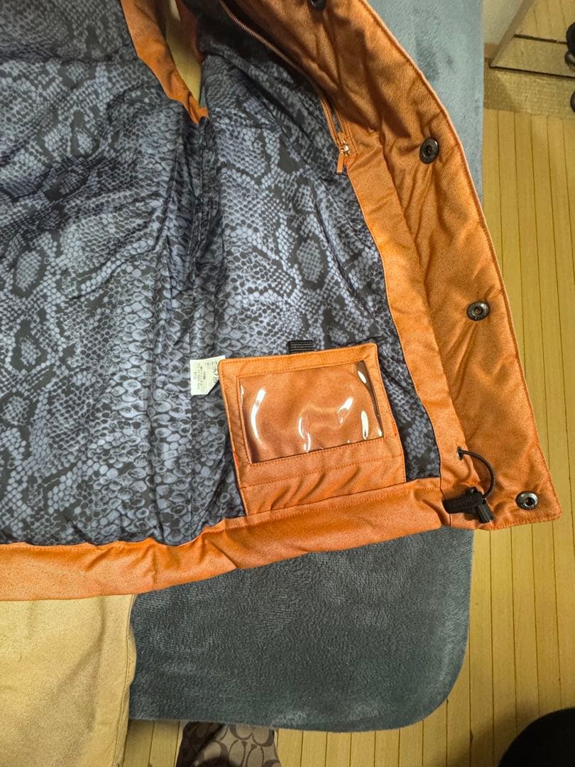 ❣️neoncollective オレンジ XSベストとグレーのフーディーセット❣️