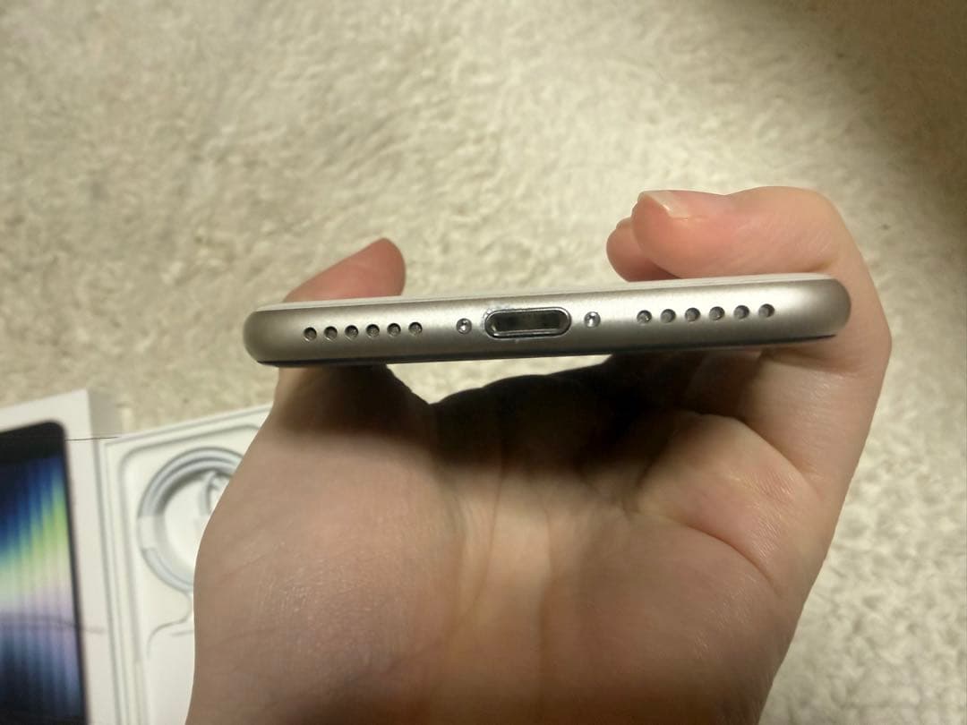 Apple iPhone SE (第2世代) ホワイト 本体